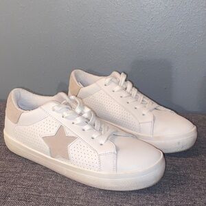 Steve Madden White and Cream Sneakers